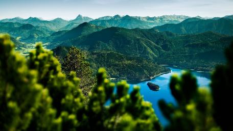 Serene Mountain Vista with Tranquil Waters wallpaper
