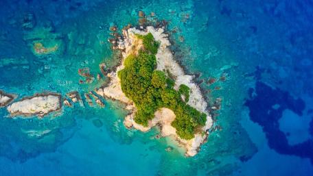 Serene Island Oasis in Crystal Clear Seas wallpaper