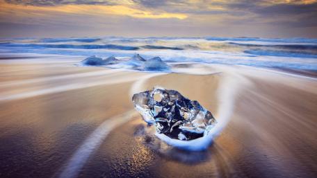 Frozen Beauty on the Shore wallpaper