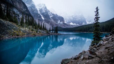 Valley Of Ten Peaks wallpaper