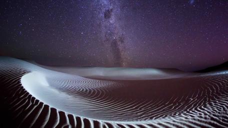 Desert Dreams Under a Starry Sky wallpaper