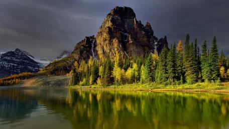 Sunburst Peaks and Cerulean Lake – Mount Assiniboine Provincial Park wallpaper