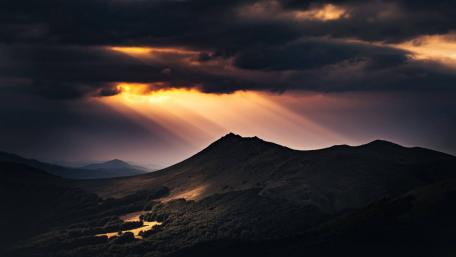Rays of Light in the Clouds wallpaper