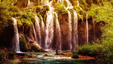 Plitvice Lakes National Park wallpaper