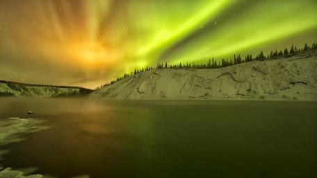 Majestic Night Sky Display of Aurora Borealis wallpaper
