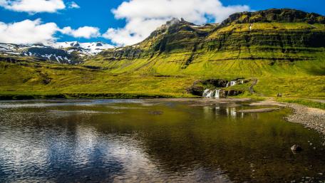 Majestic Mountain Waterfall in 4K Nature Scene wallpaper