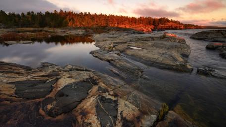 Serene River Reflection on Rocky Landscape wallpaper