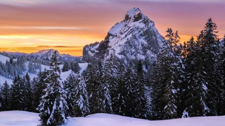 Majestic Winter Mountain Landscape wallpaper
