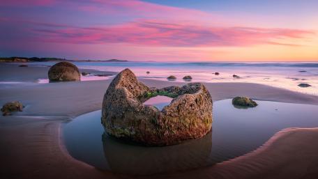 Moeraki Boulders Beach wallpaper