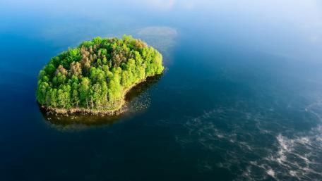Serene Island Surrounded by Tranquil Waters wallpaper