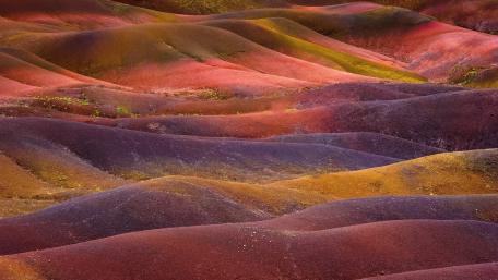 Vibrant Rolling Hills of the Steppe Landscape wallpaper