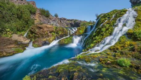 Serene Waterfall Oasis in Nature's Embrace wallpaper