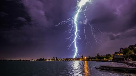 Dramatic City Thunderstorm Wallpaper wallpaper