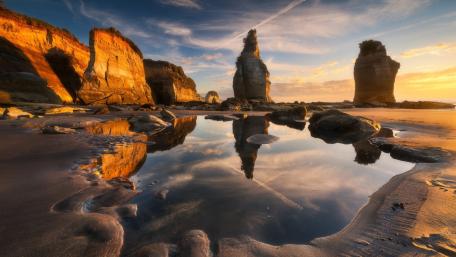 Serene Coastal Reflection at Sunset wallpaper