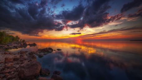 Serene Reflections of Dusk Over Tranquil Lake wallpaper