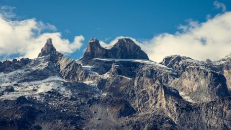 Majestic Mountain Peaks Under Blue Skies wallpaper