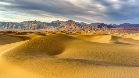 Golden Dunes Under a Majestic Sky wallpaper