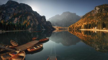 Boats on Pragser Wildsee wallpaper