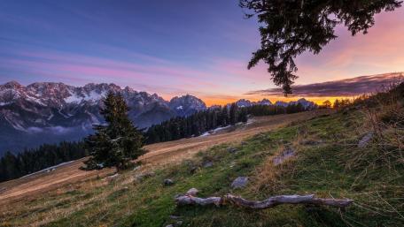 Majestic Mountains at Sunset for Nature Lovers wallpaper