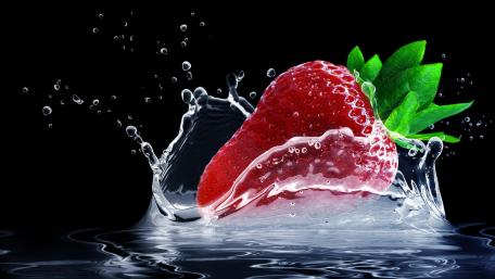Fresh Strawberry Splashing in Water wallpaper