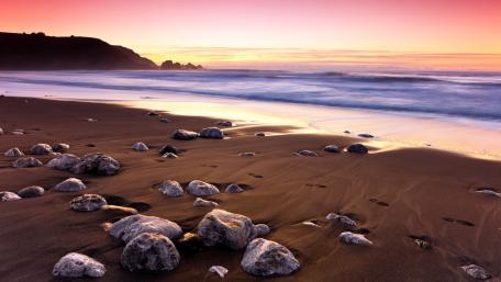Serene Shoreline at Sunset wallpaper