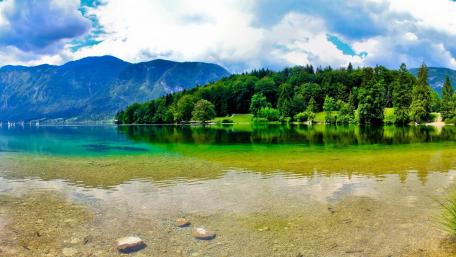 Serene Lake and Majestic Mountains View wallpaper