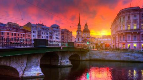 Stunning Sunset Over a City Bridge wallpaper