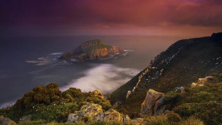 Serene Island at Dusk wallpaper