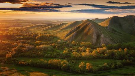 Majestic Mountain Serenity in Nature's Embrace wallpaper