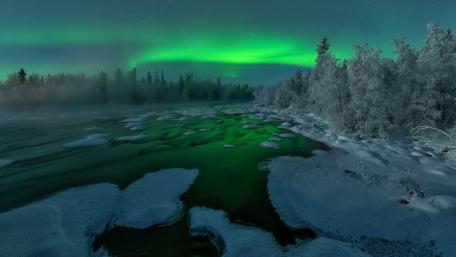 Stunning Aurora Over a Frozen River Nightscape wallpaper