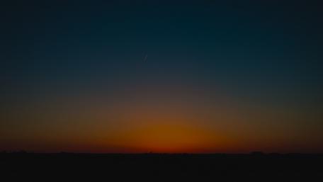Serene Dusk Over The Horizon wallpaper