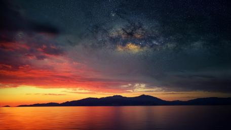 Celestial Reflections Over Tranquil Waters wallpaper