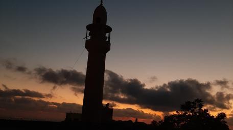 Serenity at Dusk with Lighthouse Silhouette wallpaper