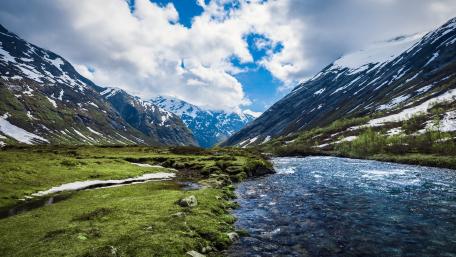Serene Mountain River Valley Scene wallpaper
