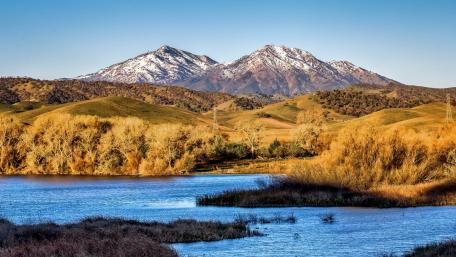 Majestic Mountains and Serene Waterscape wallpaper