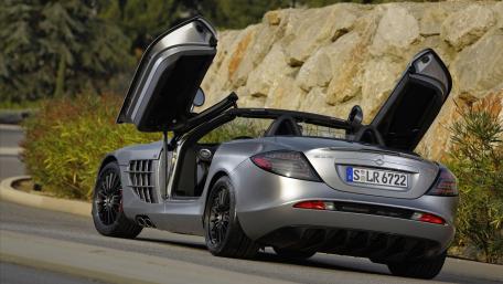 Sleek Silver Mercedes-Benz Sports Car Wallpaper wallpaper