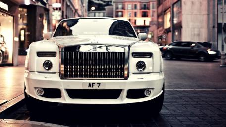 Exquisite Elegance of a Rolls-Royce wallpaper