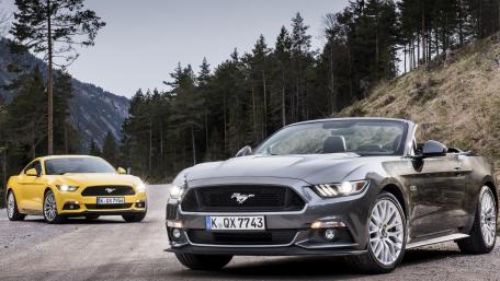 Stylish Ford Mustang Cabriolet Duo for Dream Car Lovers wallpaper