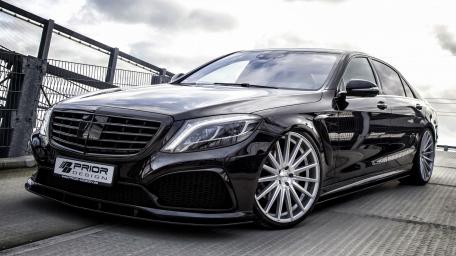 Sleek Black Mercedes-Benz Luxury Sedan Wallpaper wallpaper