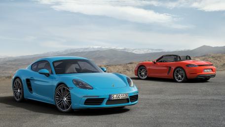 Porsche 718 Duo Amidst Scenic Mountains wallpaper