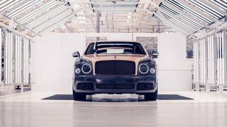 Bentley Mulsanne in Pristine Showroom wallpaper