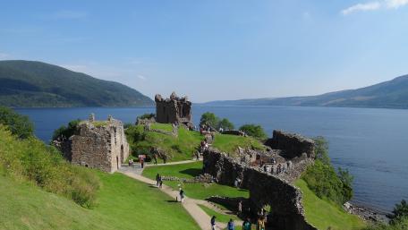 Urquhart Castle (Loch Ness) wallpaper