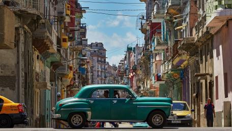 Oldtimer crossing one of Havana main streets wallpaper