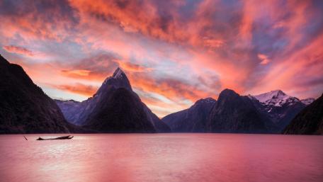Milford Sound in New Zealand wallpaper