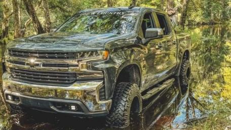 Chevrolet Silverado Dominates Riparian Terrain with Style and Power wallpaper