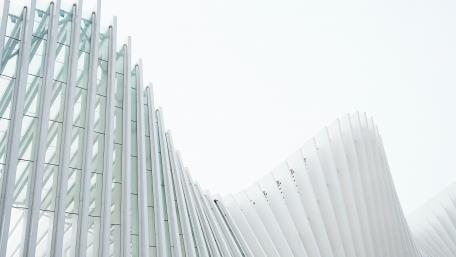 Sleek Monochrome Architectural Elegance wallpaper