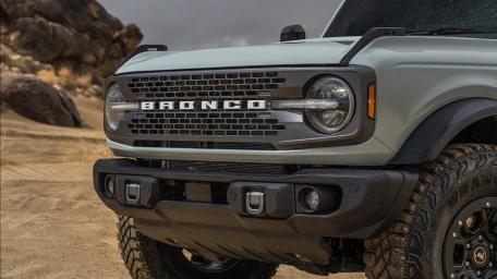 Boldly Rugged Ford Bronco Wallpaper wallpaper