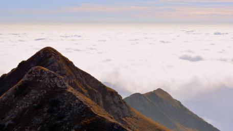 Majestic Mountain Peaks Above a Sea of Clouds wallpaper