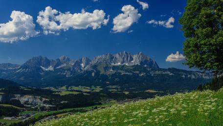 Majestic Peaks of the Kaiser Mountains in Austria wallpaper