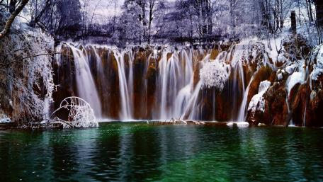 Winter Wonderland at Plitvice Lakes National Park wallpaper